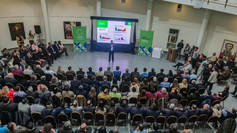 Weretilneck detalló a intendentes el plan para rutas y el Tren del Valle