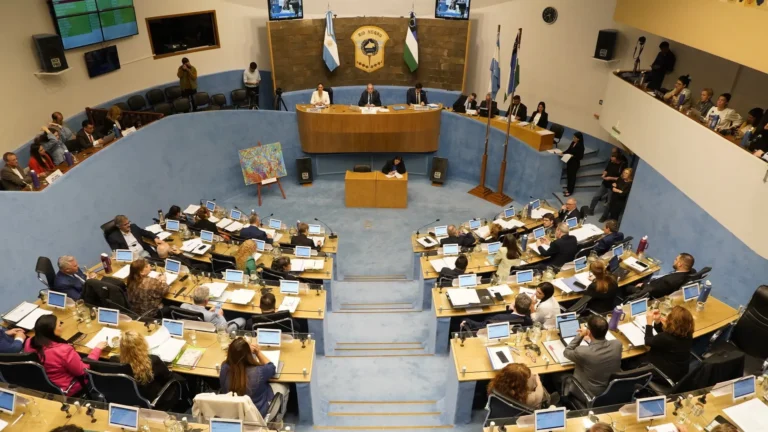Fuerte respaldo legislativo al plan de Weretilneck para financiar obras en las rutas 22 y 151