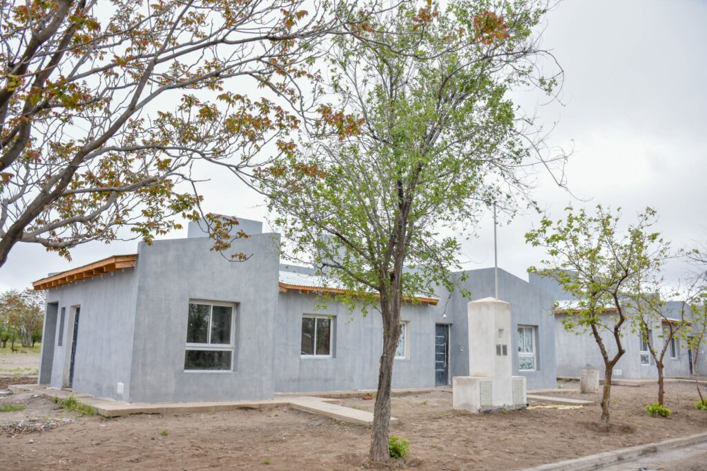 Cinco viviendas en el barrio Puente Cero entran en la etapa final de construcción en Cervantes